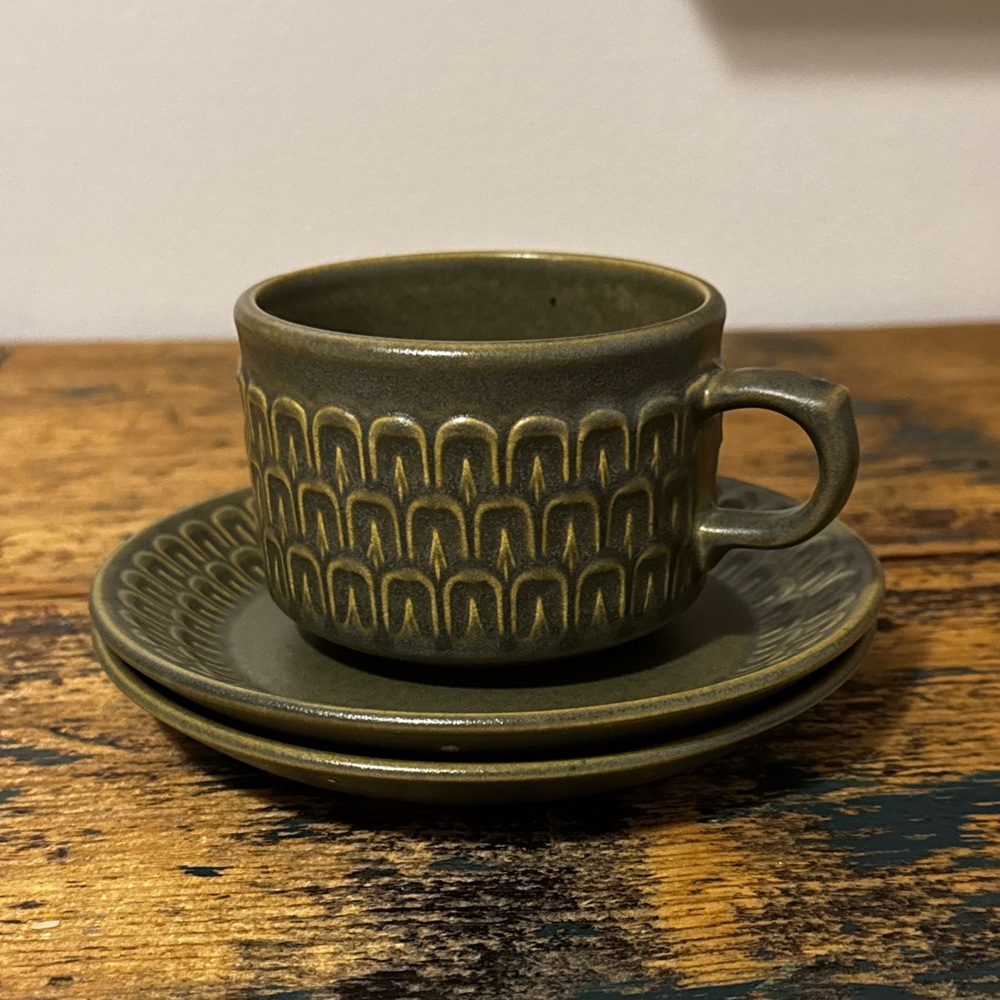 Wedgwood Cambrian Olive Green stoneware cup and saucers - Picture 6 of 6